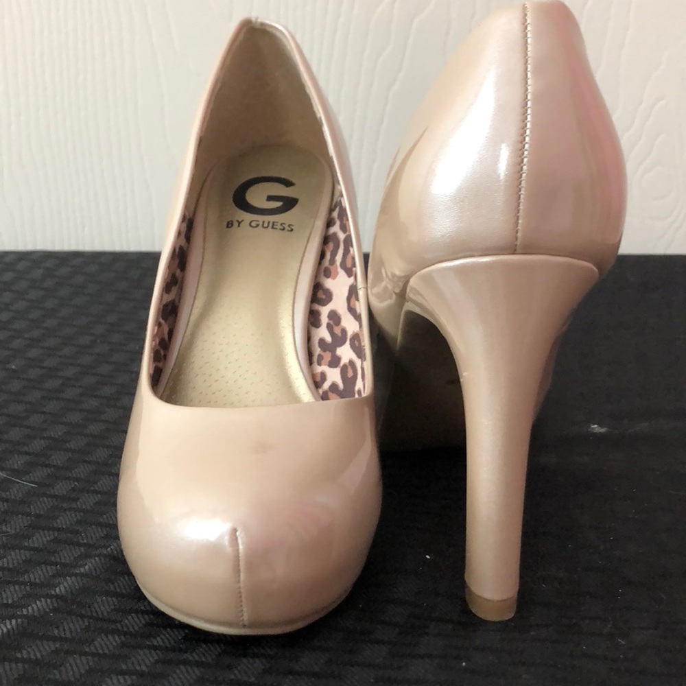 NWOT G by Guess Nude Platform Pumps SZ 9